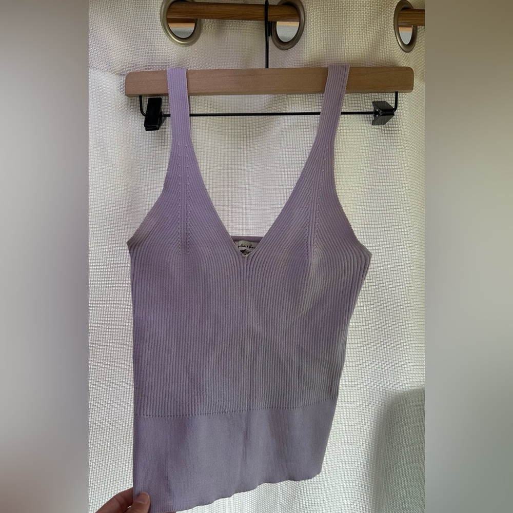 Elegant Lavender V-Neck Tank Top